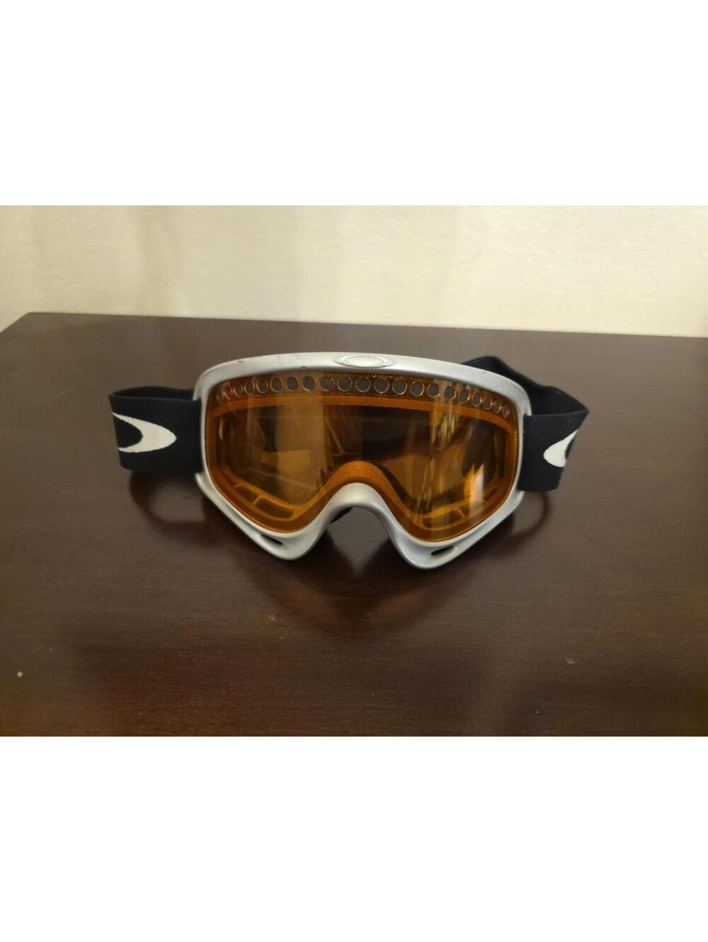 Oakley Ski Snow Goggles Silver Frame with Orange Lens